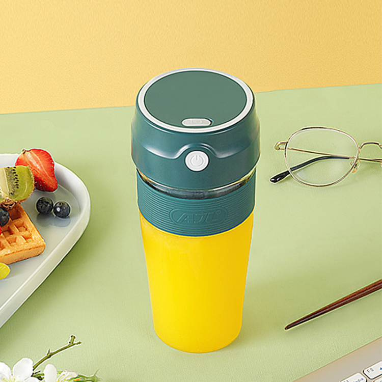 USB Rechargeable Electric Juicer Blender Handheld Mini Juicer Portable Fruit Blender and Juicer