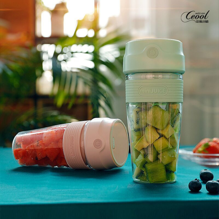 USB Rechargeable Electric Juicer Blender Handheld Mini Juicer Portable Fruit Blender and Juicer