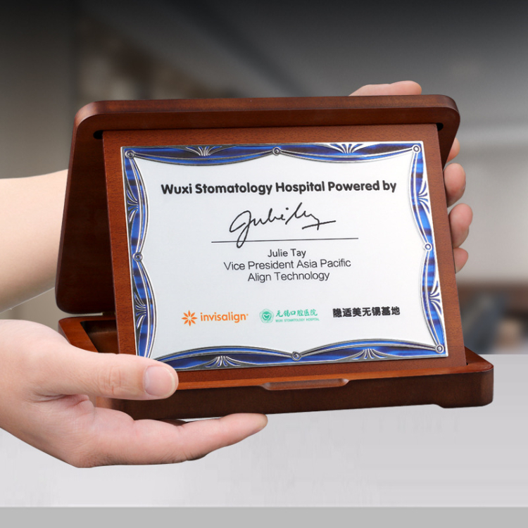 Custom Commemorative Medal Blank Award Inlaid Gold and Silver Award Wooden Bracket Business Award Plaque With Box Home Deco